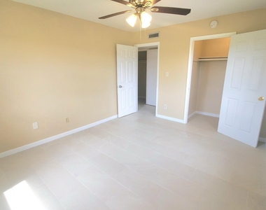 4304 London Town Road - Photo Thumbnail 15