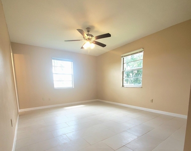 4304 London Town Road - Photo Thumbnail 8