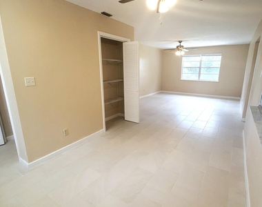 4304 London Town Road - Photo Thumbnail 5