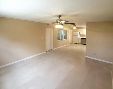 4304 London Town Road - Photo Thumbnail 4