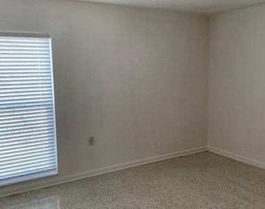 22 Knollwood Drive - Photo Thumbnail 7
