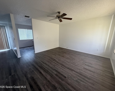 1607 Fairfield Circle Ne - Photo Thumbnail 2