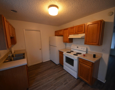 1607 Fairfield Circle Ne - Photo Thumbnail 5