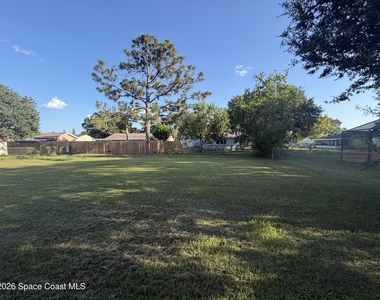 1607 Fairfield Circle Ne - Photo Thumbnail 15