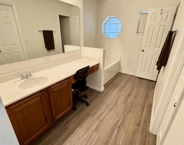 3850 Aria Drive - Photo Thumbnail 11