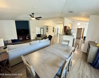 3850 Aria Drive - Photo Thumbnail 5