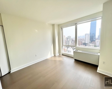 West 42nd Street - Photo Thumbnail 1