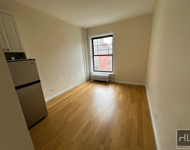 West 72 Street - Photo Thumbnail 3