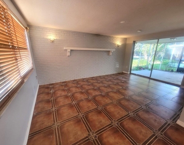 3702 Sail Drive - Photo Thumbnail 11