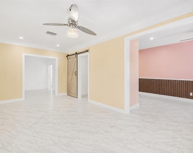 1572 77th Avenue N - Photo Thumbnail 10