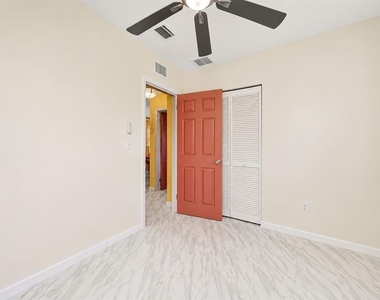 1572 77th Avenue N - Photo Thumbnail 6