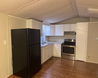 7920 Sunrunner Road - Photo Thumbnail 2