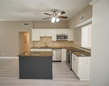 3519 W Price Avenue - Photo Thumbnail 9