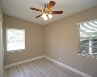 3519 W Price Avenue - Photo Thumbnail 32