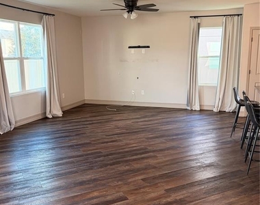 7623 Tuscan Bay Circle - Photo Thumbnail 3