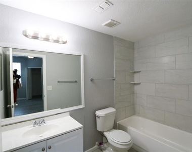 17101 Carrington Park Drive - Photo Thumbnail 14