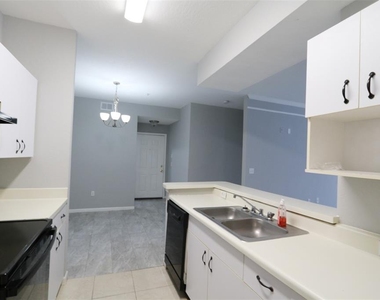 17101 Carrington Park Drive - Photo Thumbnail 5