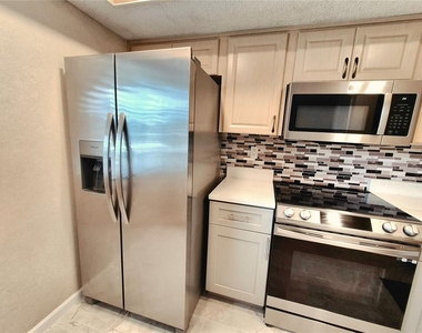 222 Caryl Way - Photo Thumbnail 7