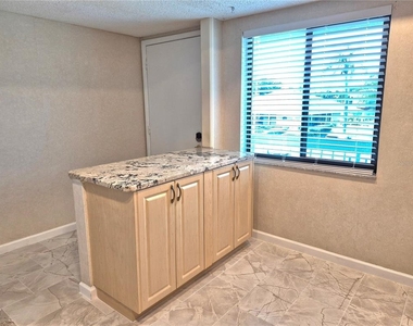 222 Caryl Way - Photo Thumbnail 3