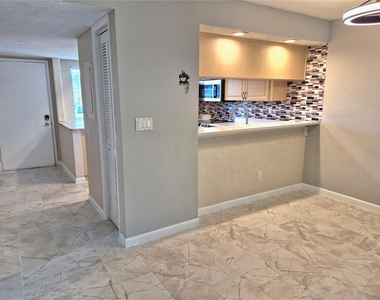 222 Caryl Way - Photo Thumbnail 11