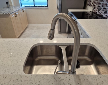 222 Caryl Way - Photo Thumbnail 10