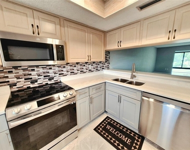 222 Caryl Way - Photo Thumbnail 6