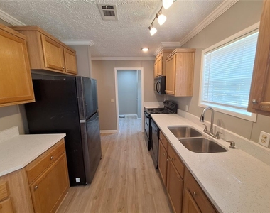 6735 Ravenwood Street - Photo Thumbnail 5