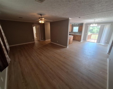 6735 Ravenwood Street - Photo Thumbnail 2