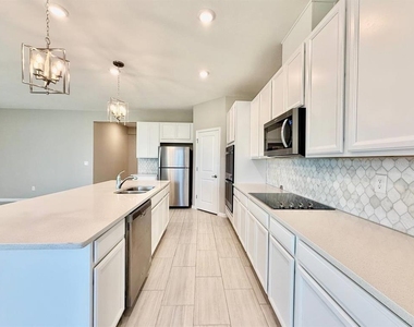 34329 Evergreen Hill Court - Photo Thumbnail 10