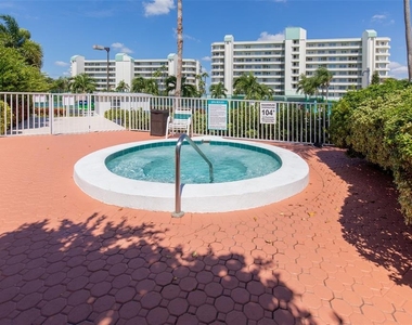 7902 Sailboat Key Boulevard S - Photo Thumbnail 36