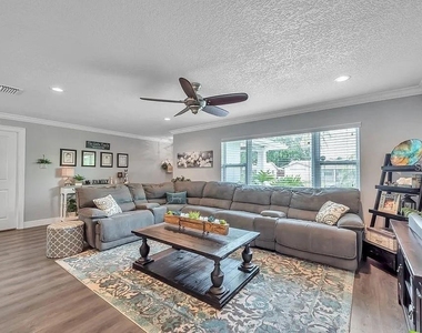 6770 15th Avenue N - Photo Thumbnail 2