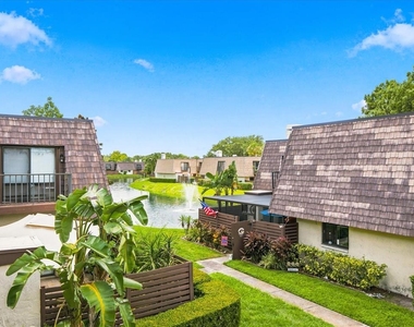 15446 E Pond Woods Drive - Photo Thumbnail 2
