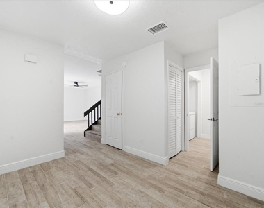 15446 E Pond Woods Drive - Photo Thumbnail 13