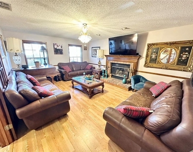8834 Whispering Oaks Trail - Photo Thumbnail 16