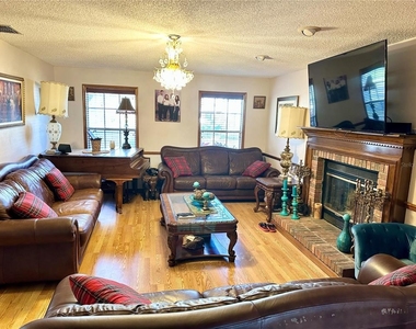 8834 Whispering Oaks Trail - Photo Thumbnail 15