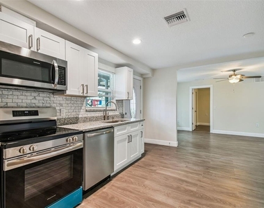 650 E Tarpon Avenue - Photo Thumbnail 4