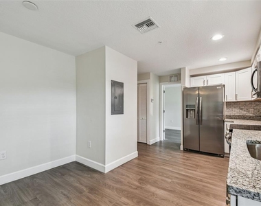 650 E Tarpon Avenue - Photo Thumbnail 2