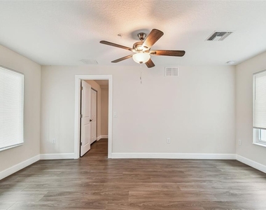 650 E Tarpon Avenue - Photo Thumbnail 6