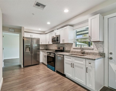 650 E Tarpon Avenue - Photo Thumbnail 3