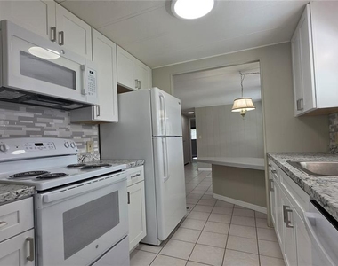 12075 Walshwood Avenue - Photo Thumbnail 2