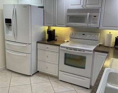 895 S Gulfview Boulevard - Photo Thumbnail 5