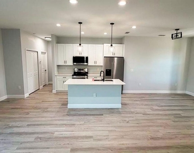 3018 Auburn Boulevard - Photo Thumbnail 1