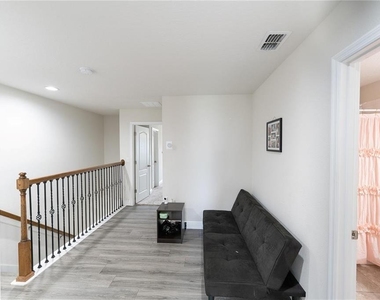2749 Pleasant Cypress Circle - Photo Thumbnail 8