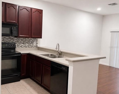 910 Spring Harvest Court - Photo Thumbnail 5