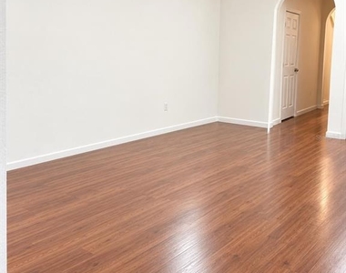 910 Spring Harvest Court - Photo Thumbnail 2