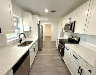 701 Alfred Drive - Photo Thumbnail 12