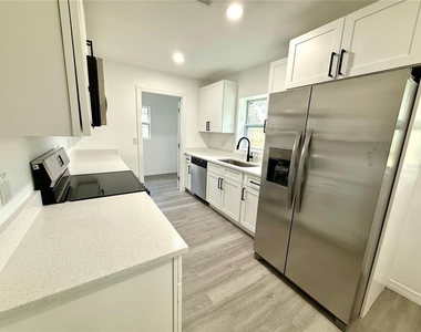 701 Alfred Drive - Photo Thumbnail 9
