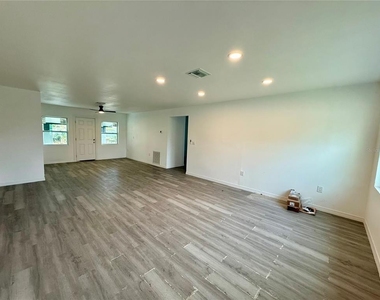 701 Alfred Drive - Photo Thumbnail 5