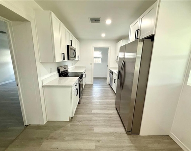 701 Alfred Drive - Photo Thumbnail 7
