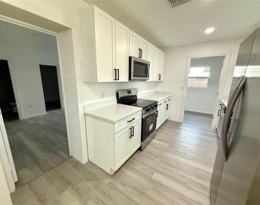 701 Alfred Drive - Photo Thumbnail 8